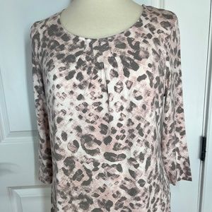 Chico's Sz 1 Medium Scoop Neck 3/4 Sleeve, Pink Multi Color Leopard Print Tee